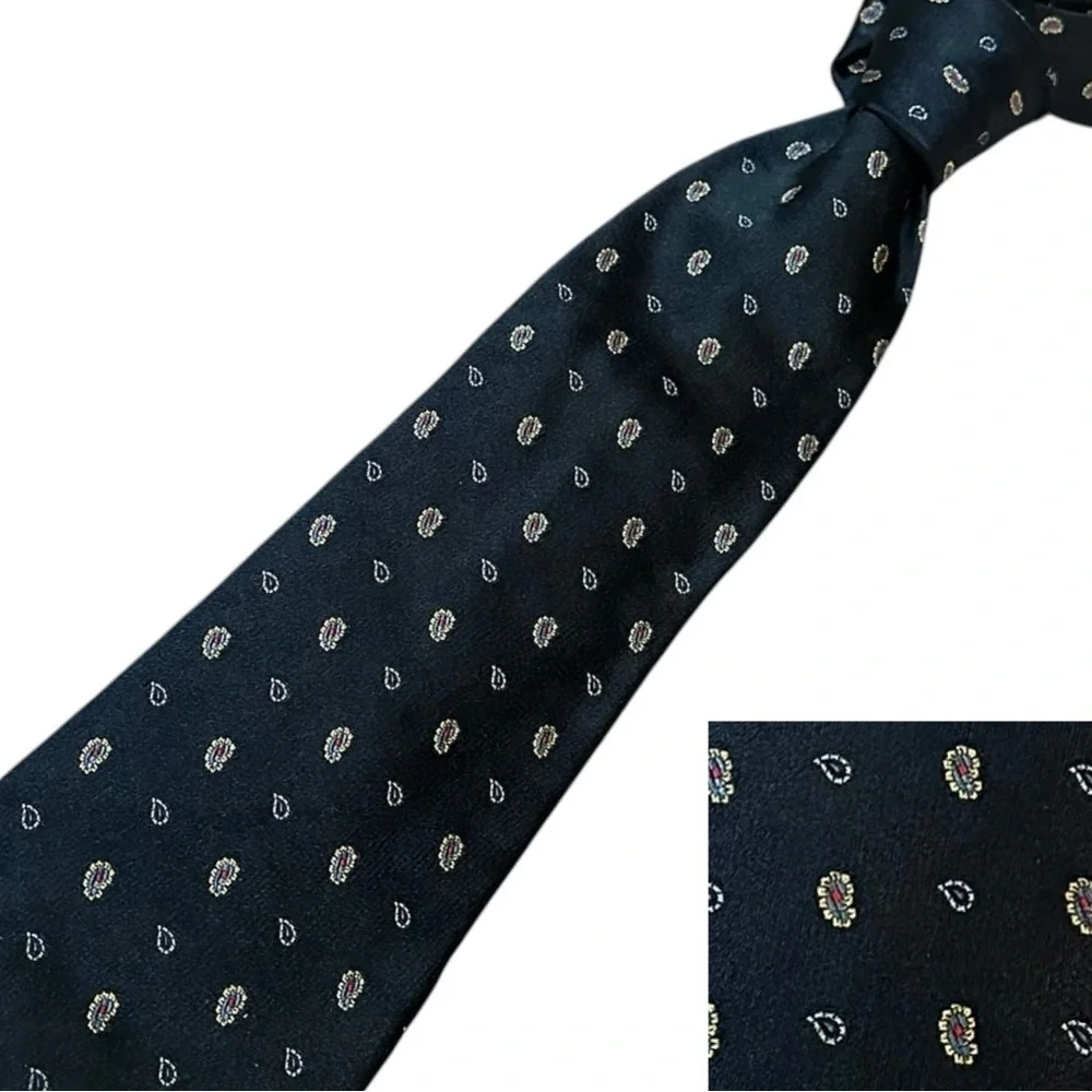 Elegant Navy Teardrop Paisley Tie